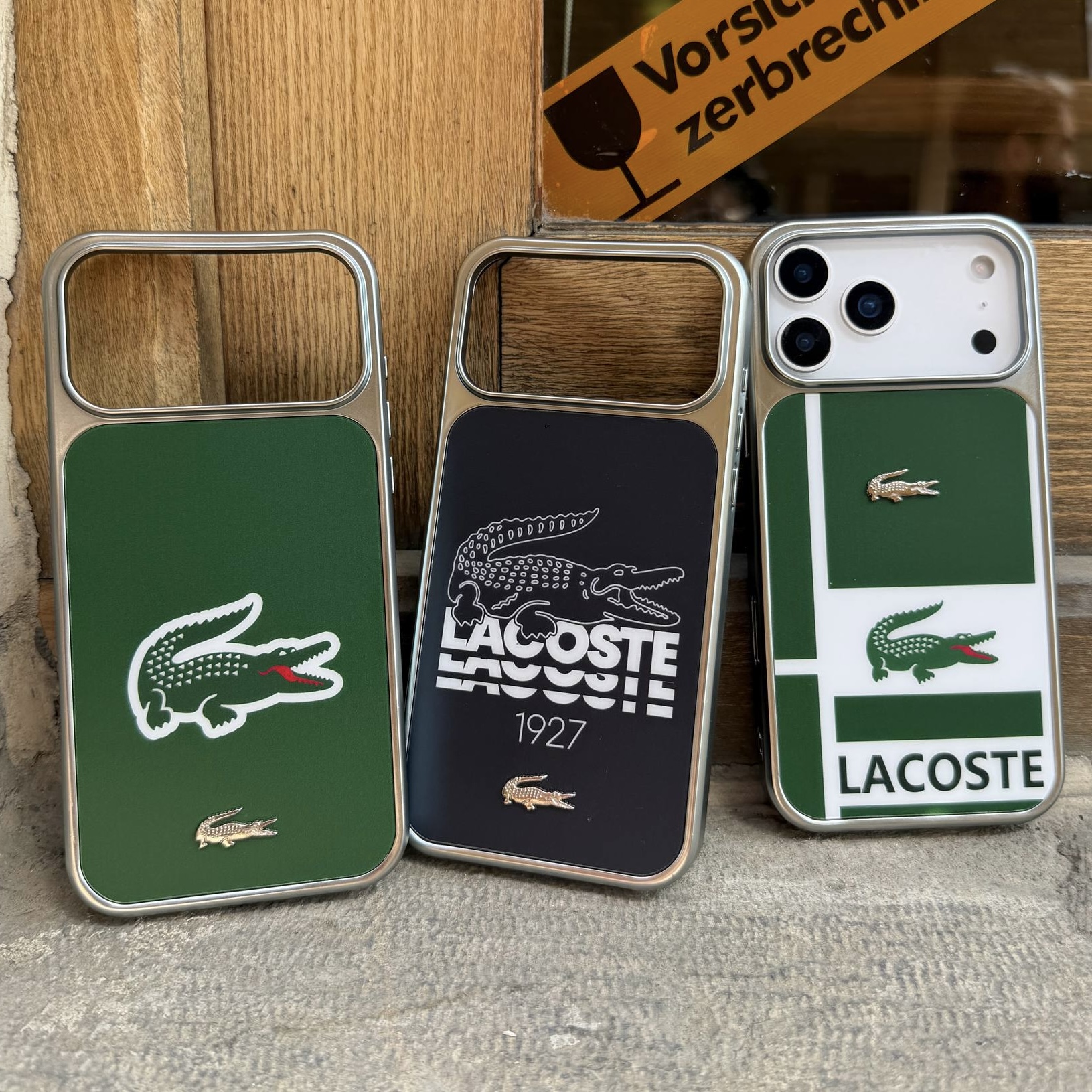 گارد lacoste